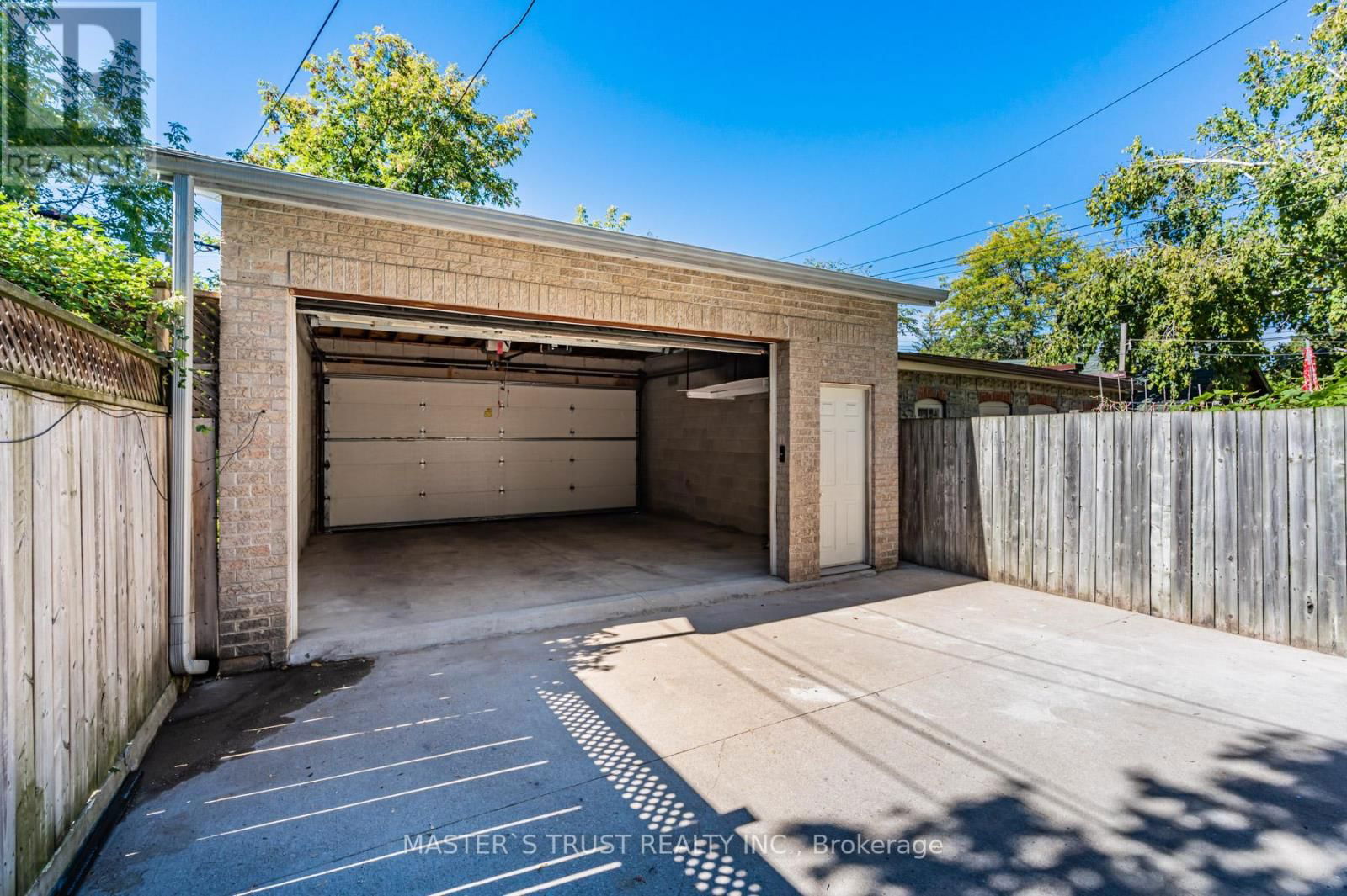 246 MAJOR STREET Image 19
