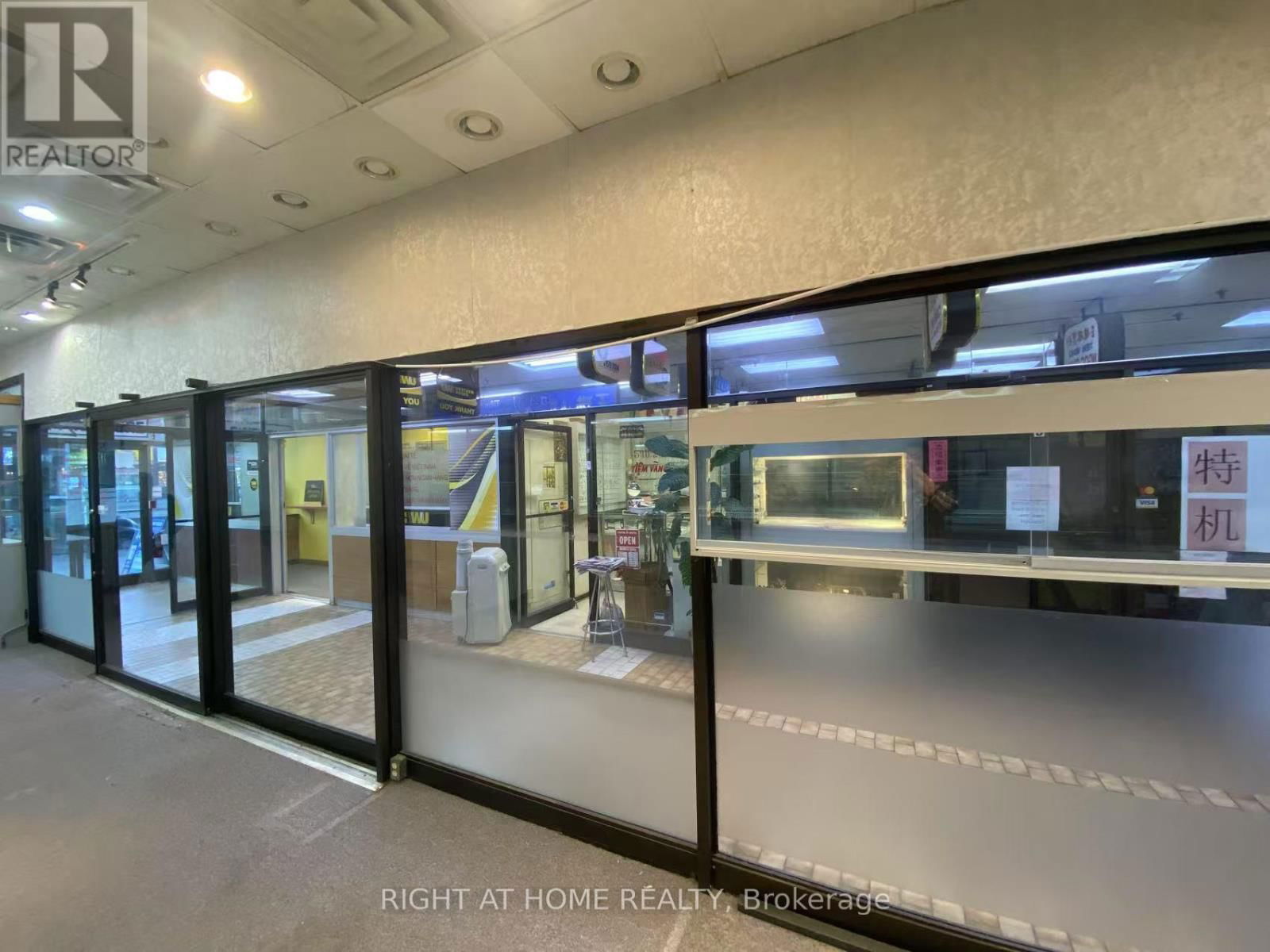 2&4 - 301 SPADINA AVENUE Image 10