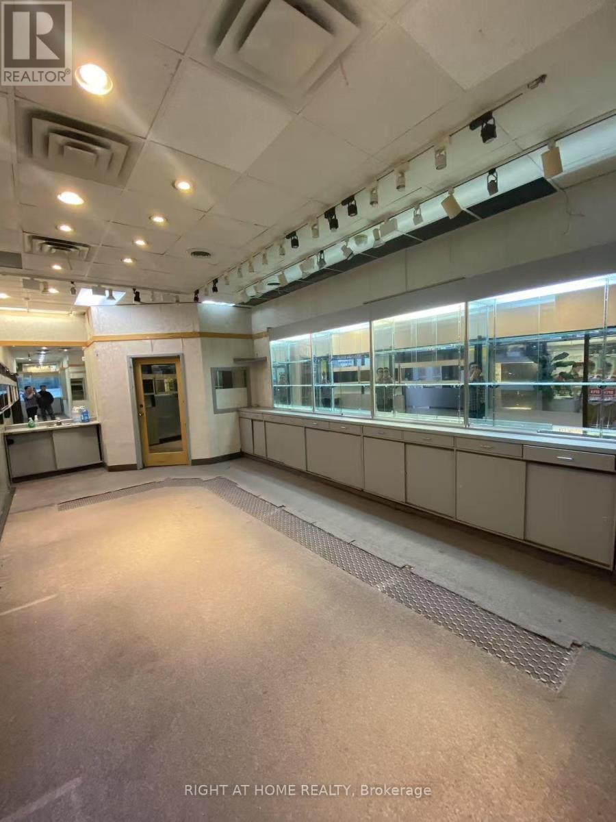 2&4 - 301 SPADINA AVENUE Image 5