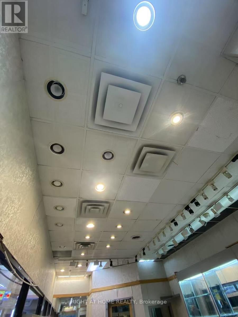 2&4 - 301 SPADINA AVENUE Image 9