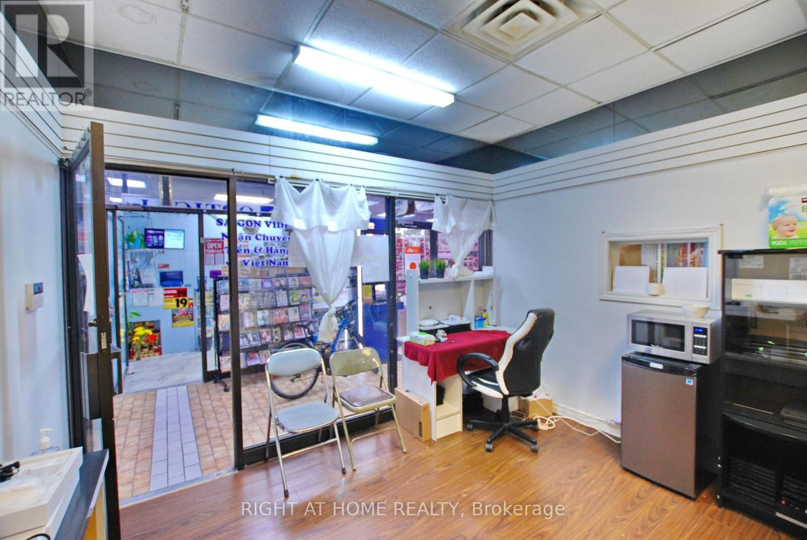 6 - 301 SPADINA AVENUE Image 7