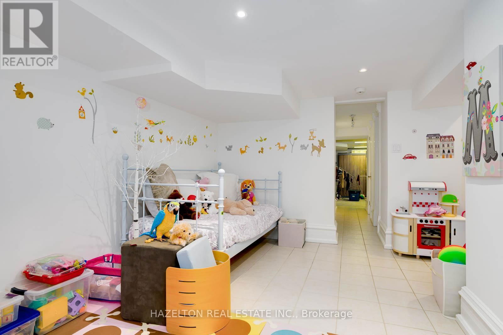 44 HAZELTON AVENUE Image 28