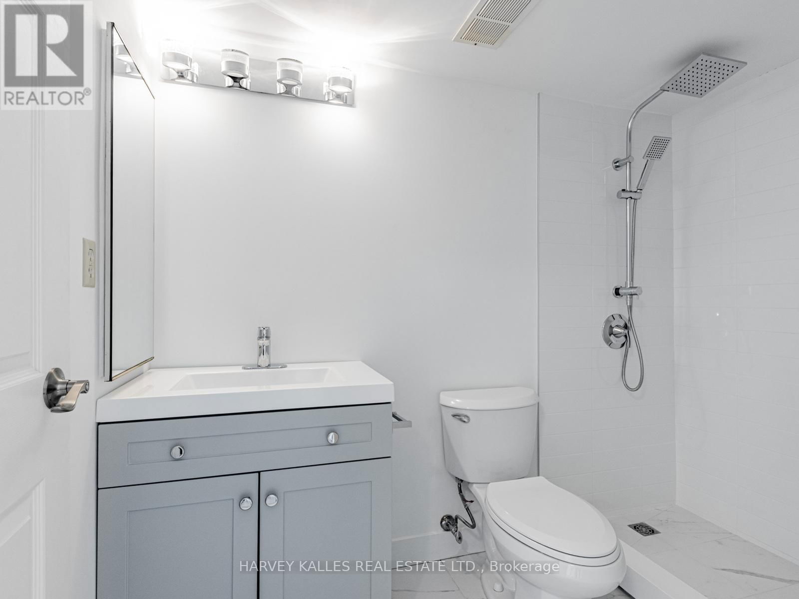 2004 - 55 SKYMARK DRIVE Image 26