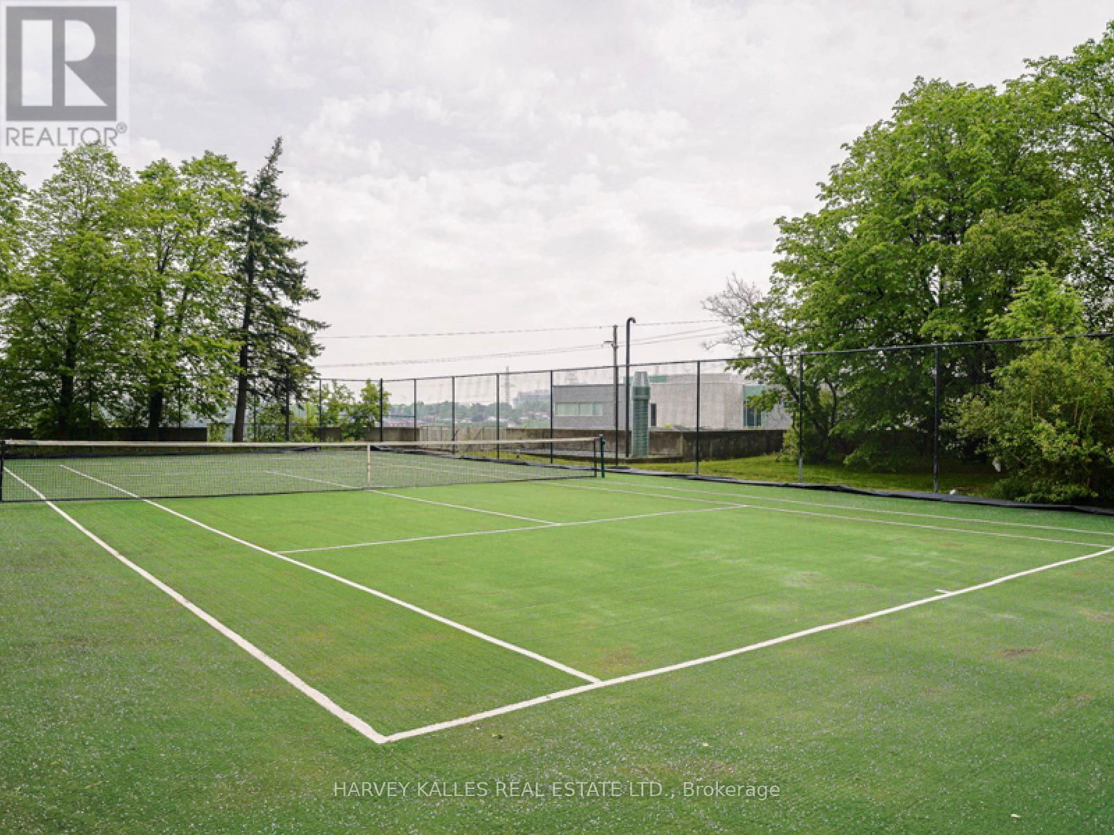 2004 - 55 SKYMARK DRIVE Image 33