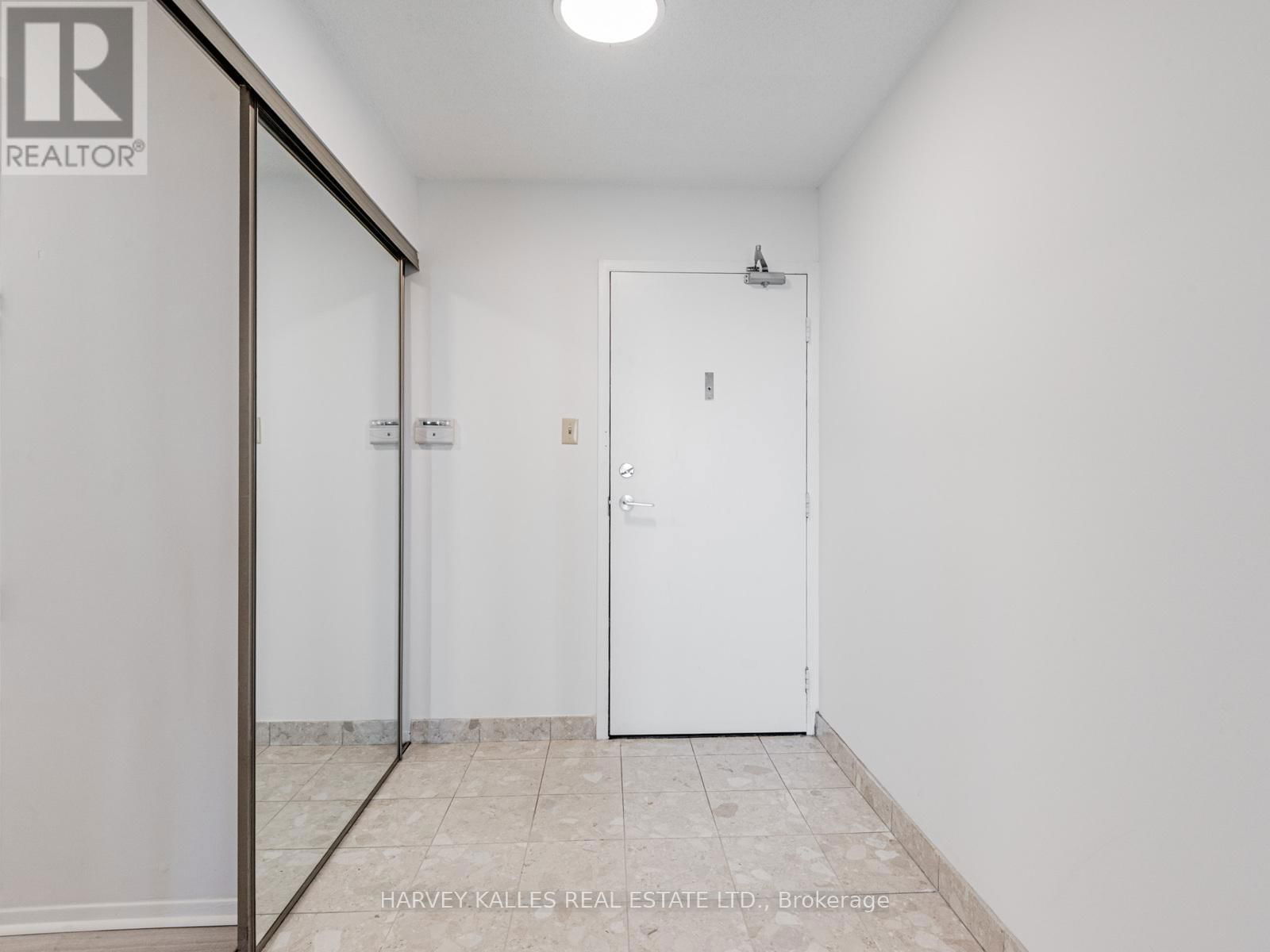 2004 - 55 SKYMARK DRIVE Image 4