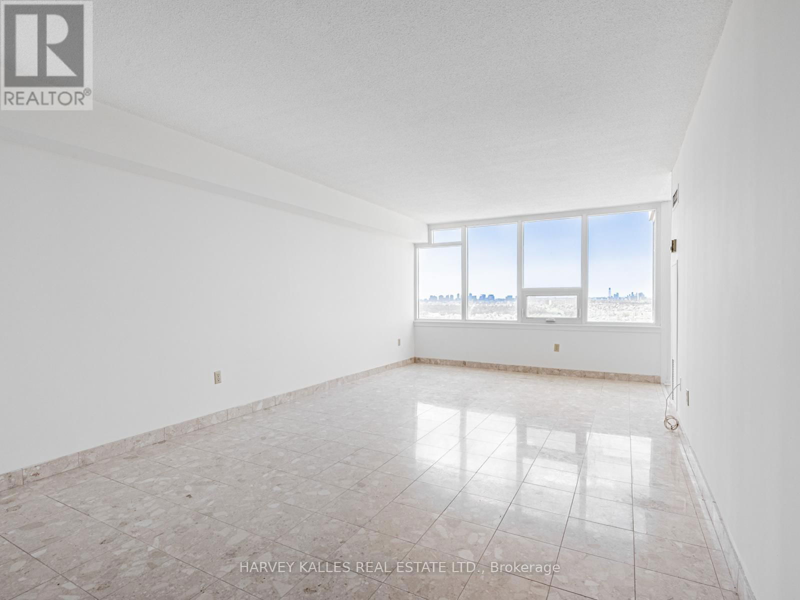 2004 - 55 SKYMARK DRIVE Image 8