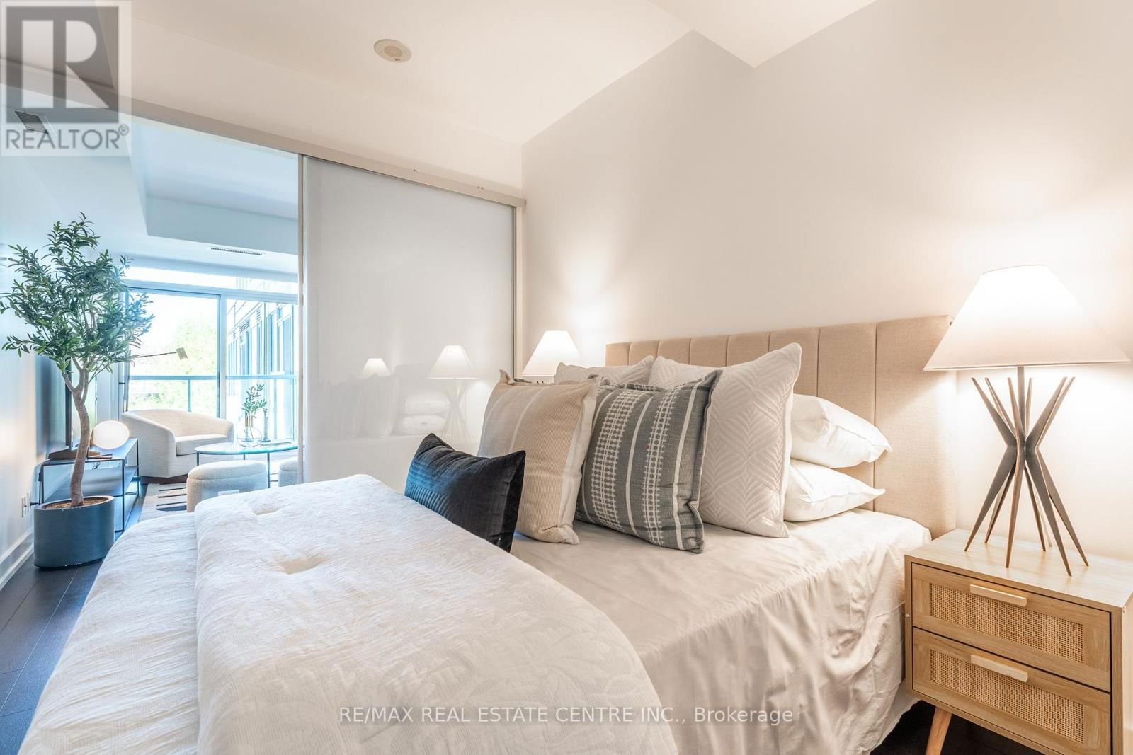 419 - 6 PARKWOOD AVENUE Image 27