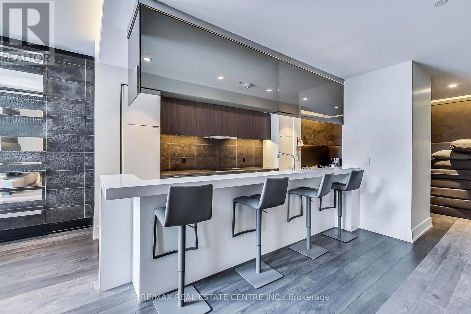 419 - 6 PARKWOOD AVENUE Image 32