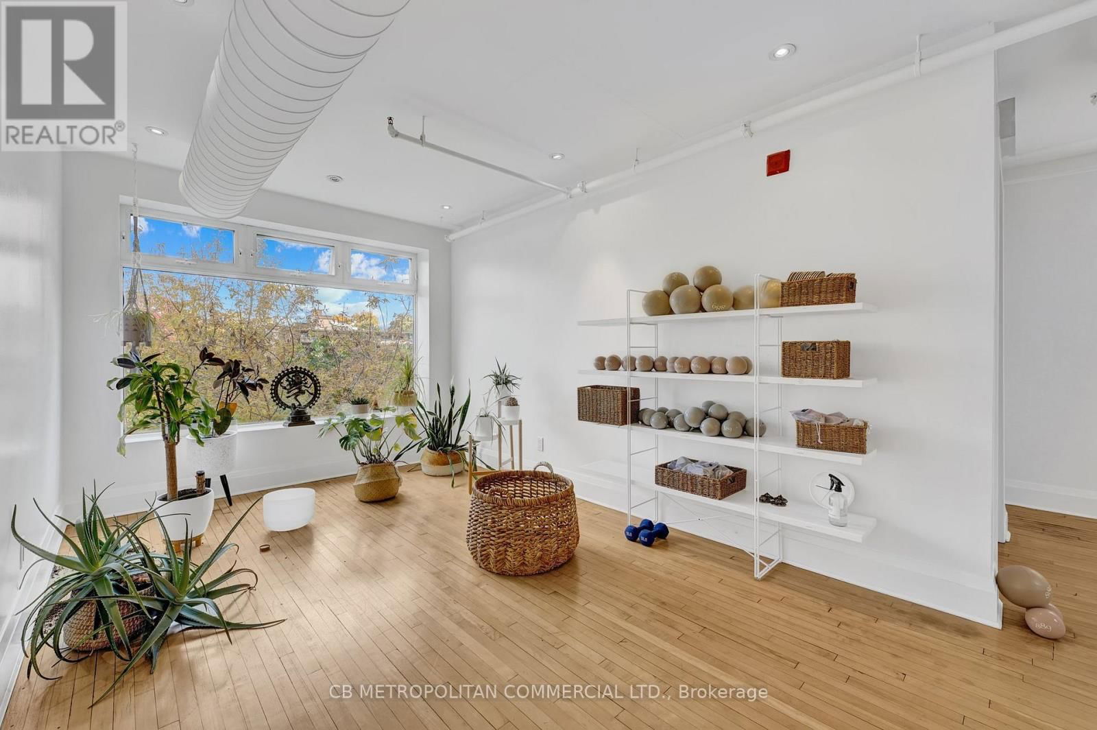 889 YONGE STREET Image 10
