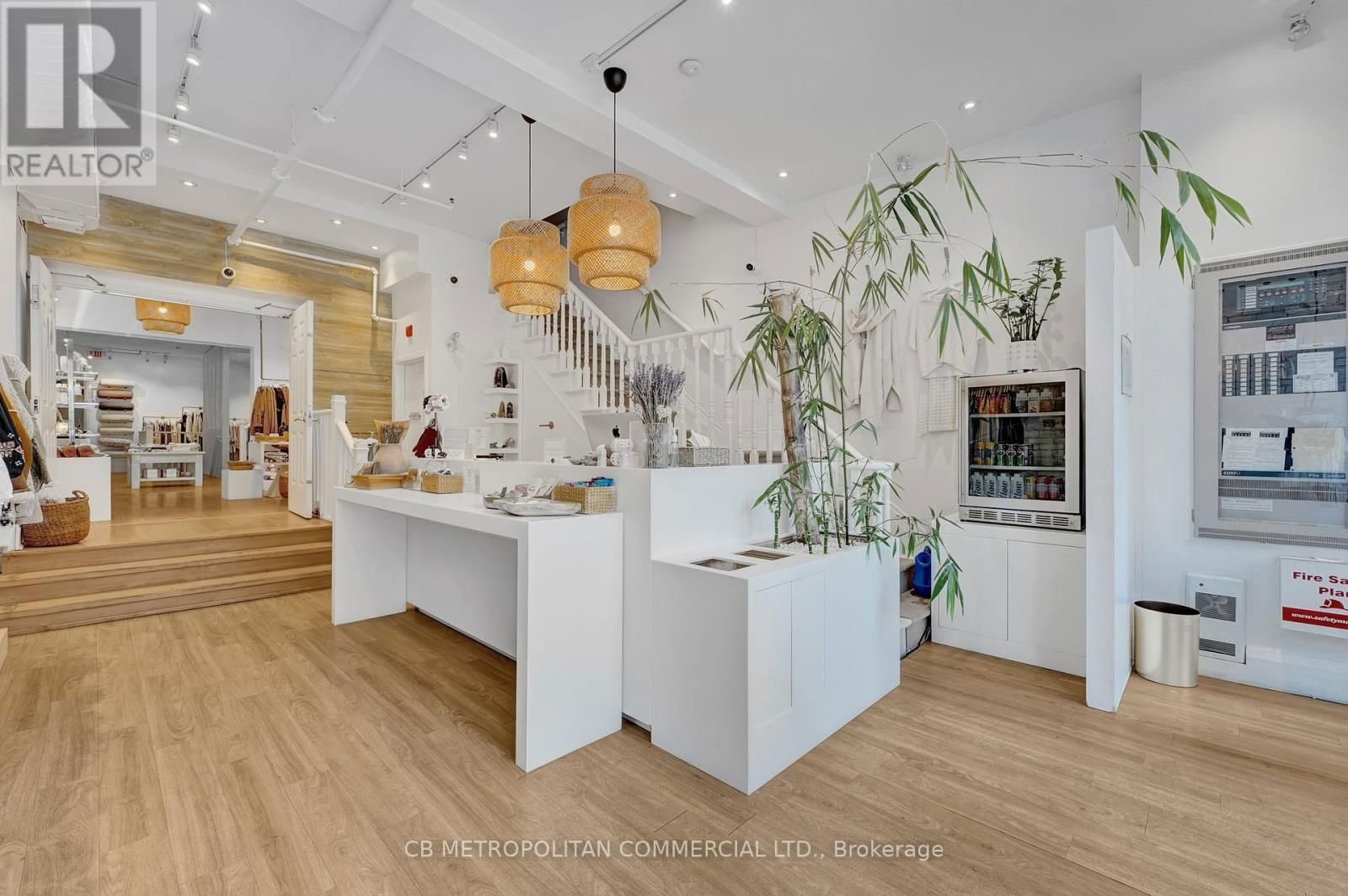889 YONGE STREET Image 2