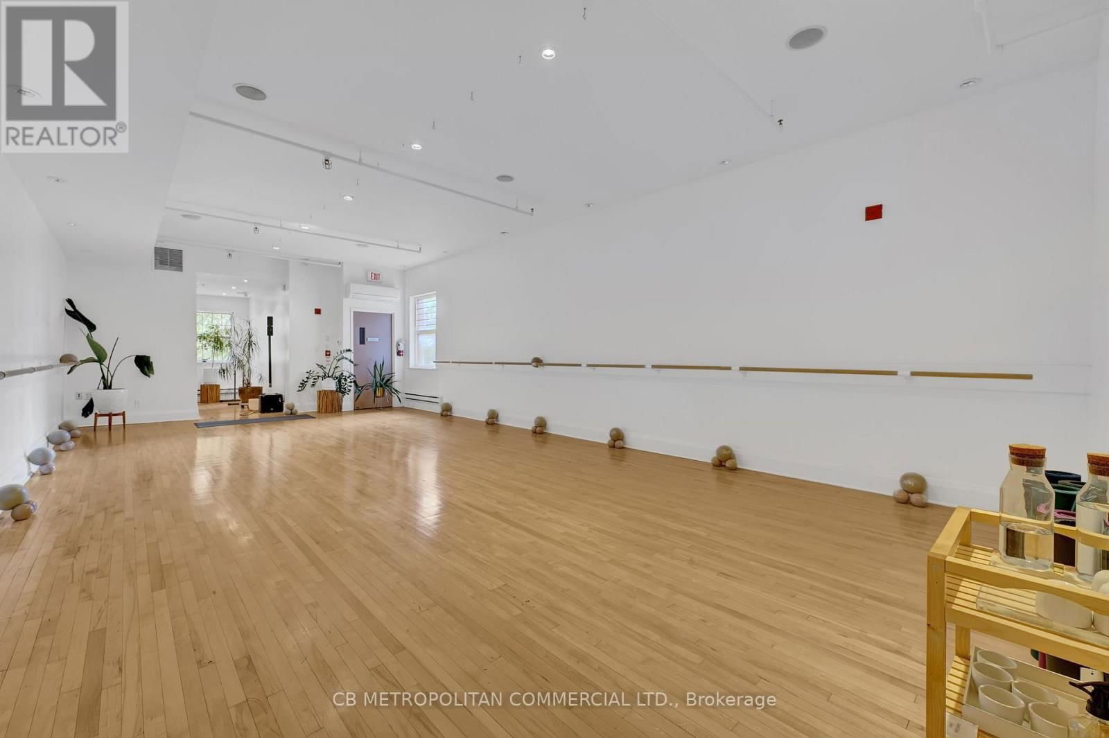 889 YONGE STREET Image 6