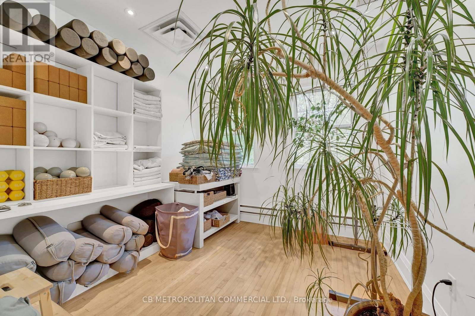 889 YONGE STREET Image 7