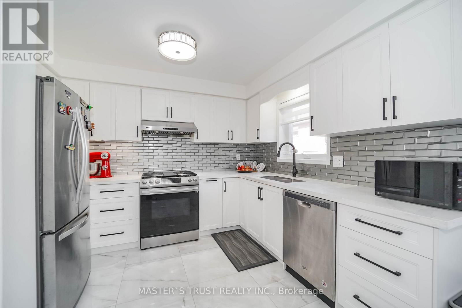 40 ROCHEFORT DRIVE Image 12