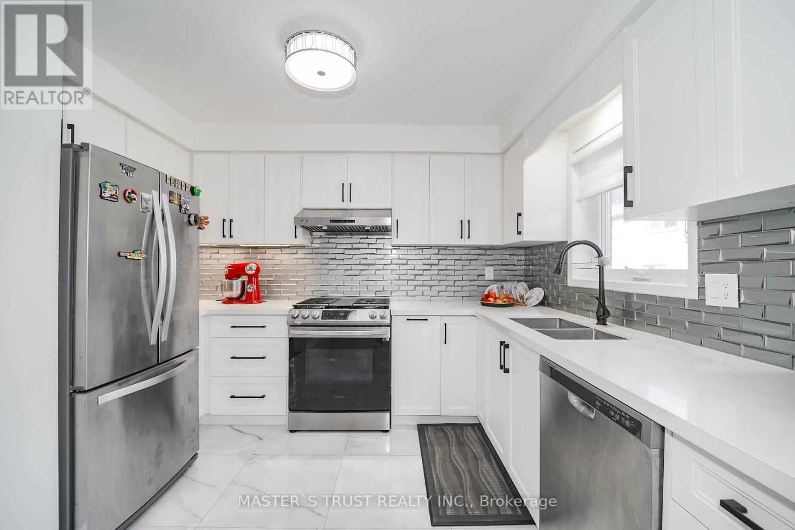 40 ROCHEFORT DRIVE Image 13