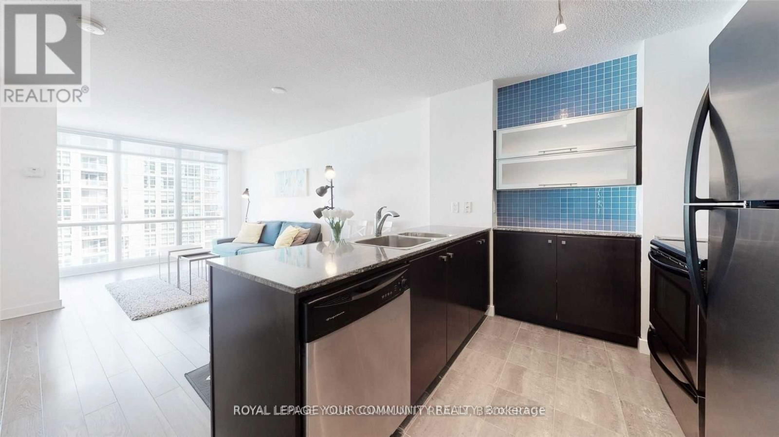 3807 - 11 BRUNEL COURT Image 12