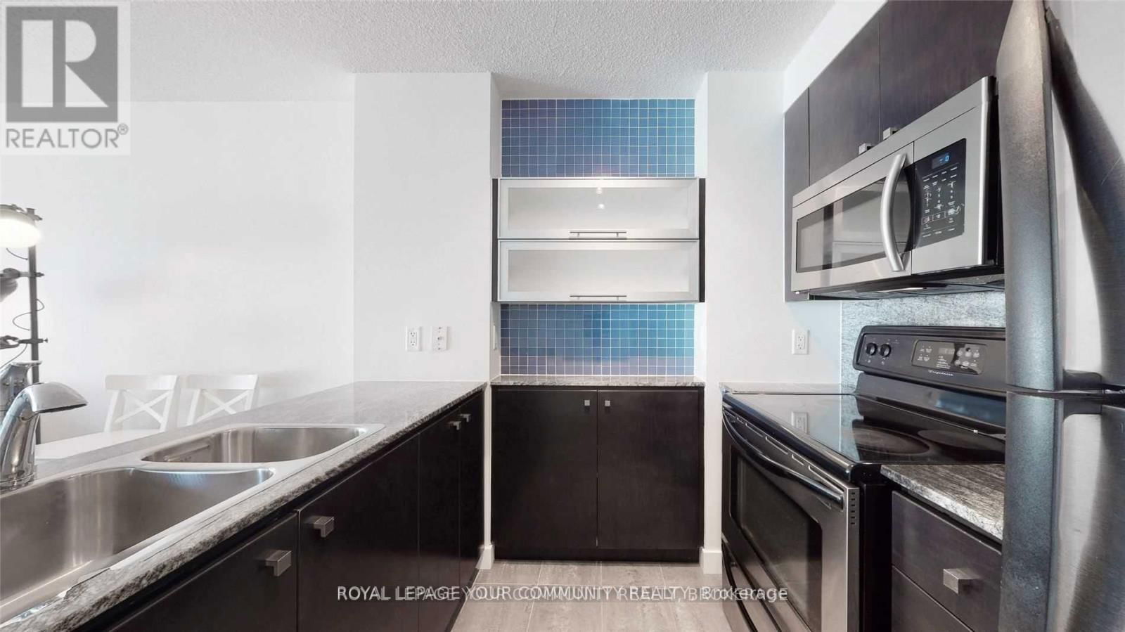 3807 - 11 BRUNEL COURT Image 13