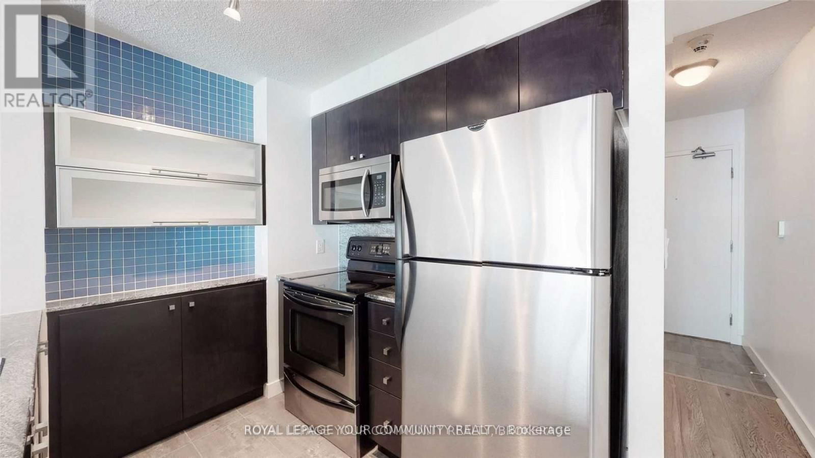 3807 - 11 BRUNEL COURT Image 17