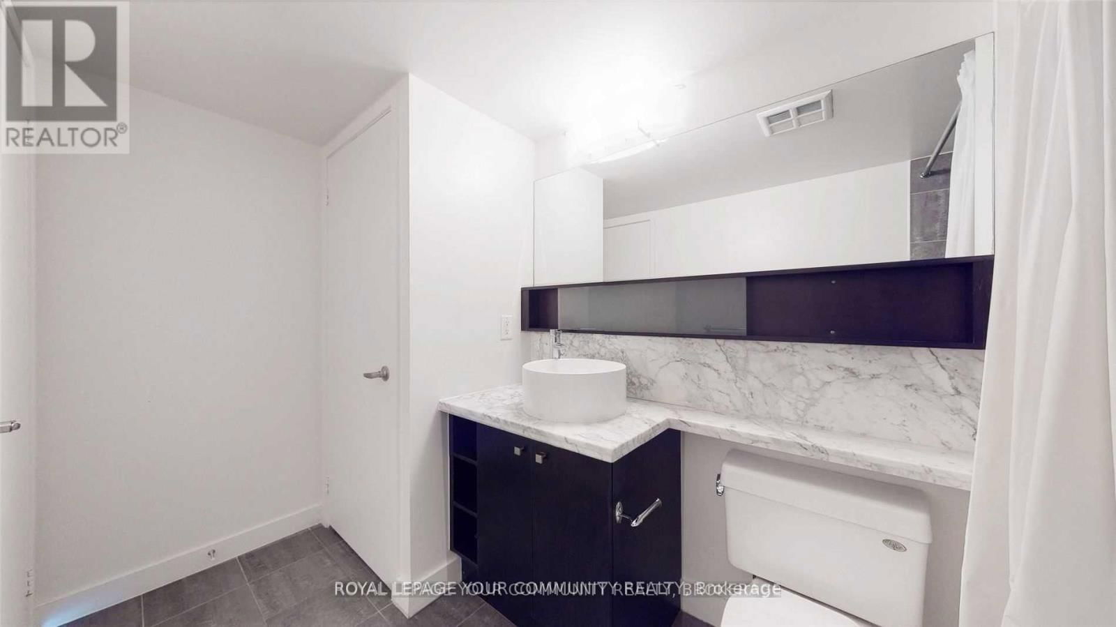 3807 - 11 BRUNEL COURT Image 24