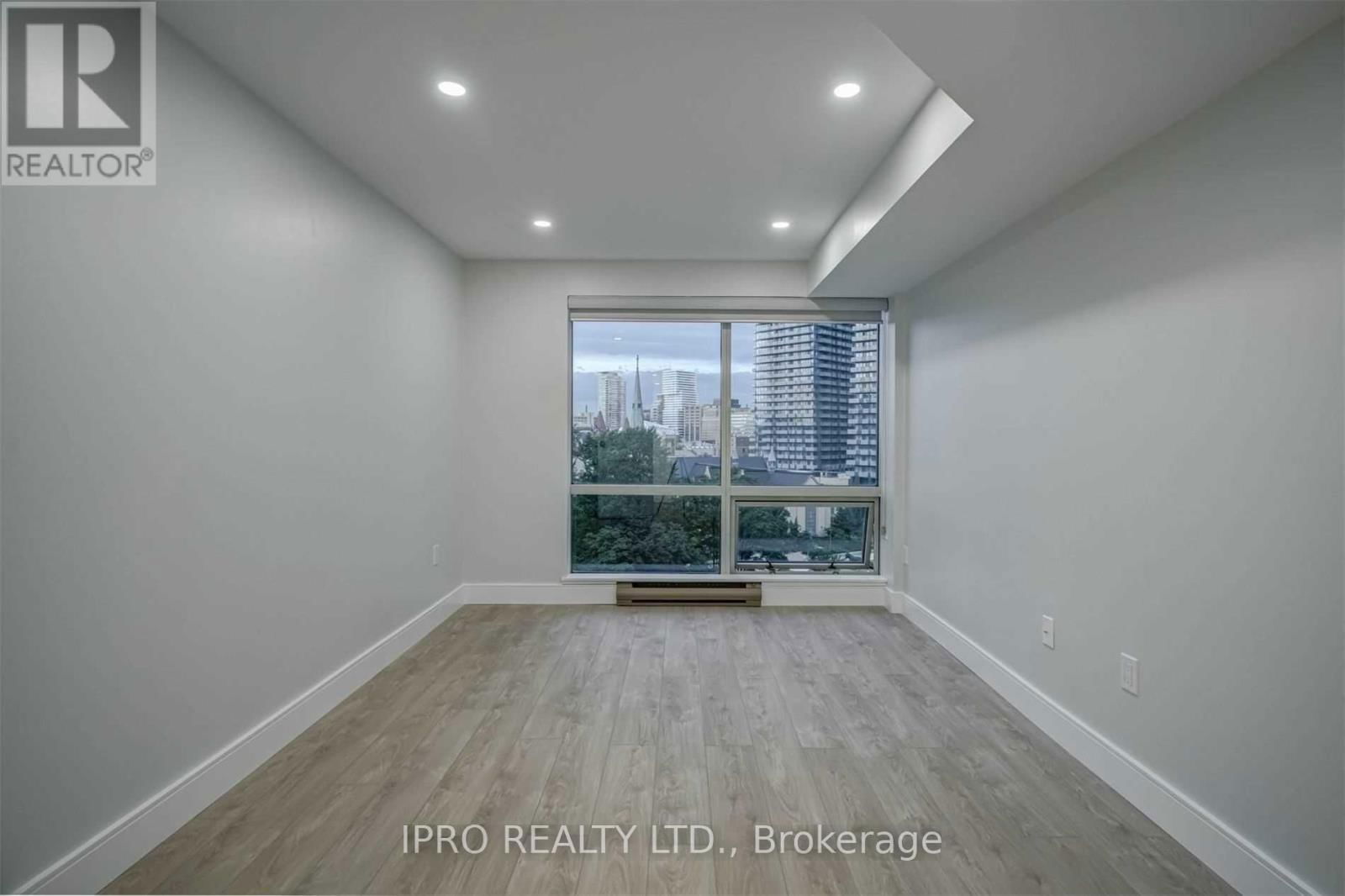 1002 - 1001 BAY STREET Image 15