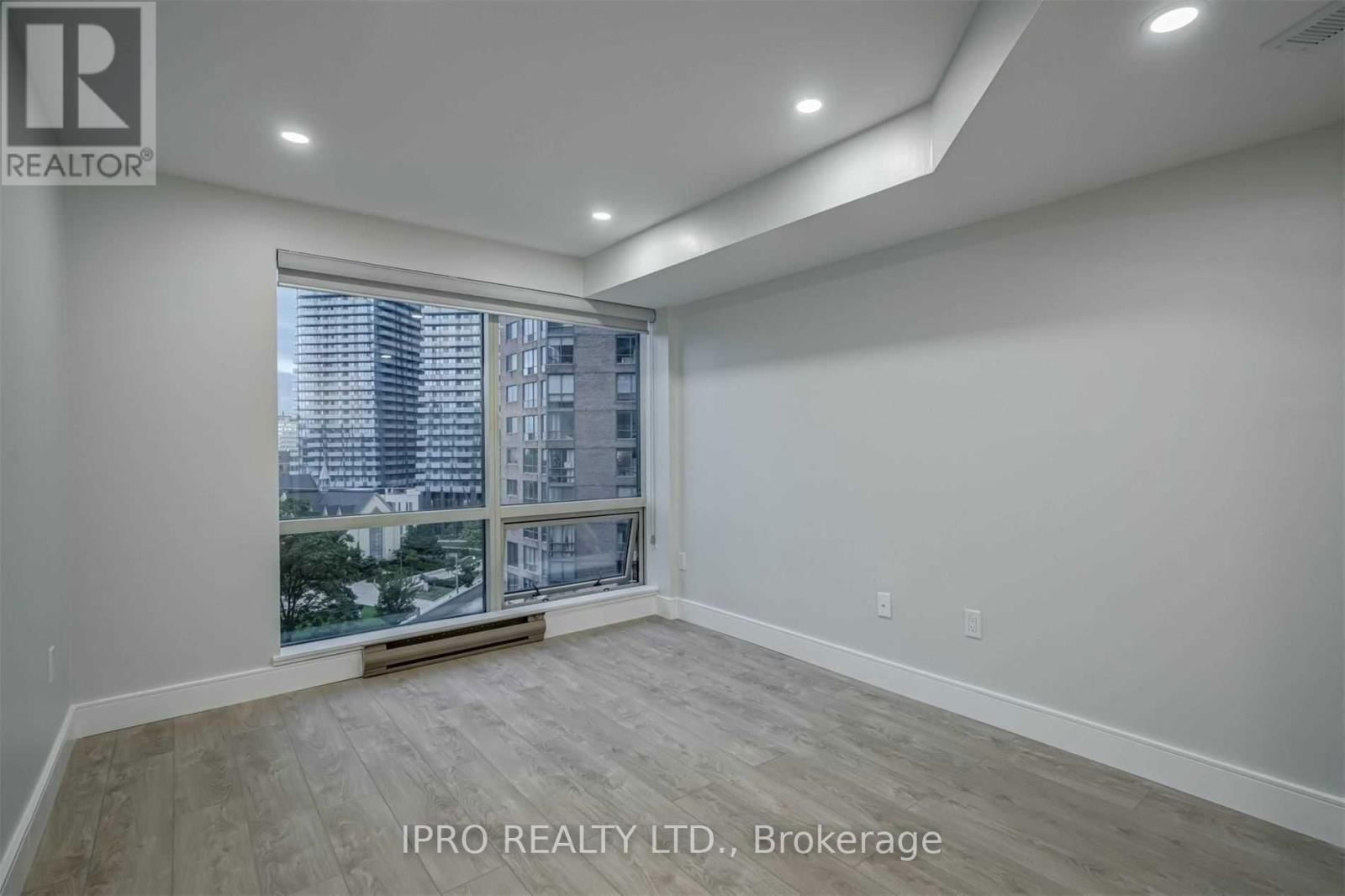 1002 - 1001 BAY STREET Image 16