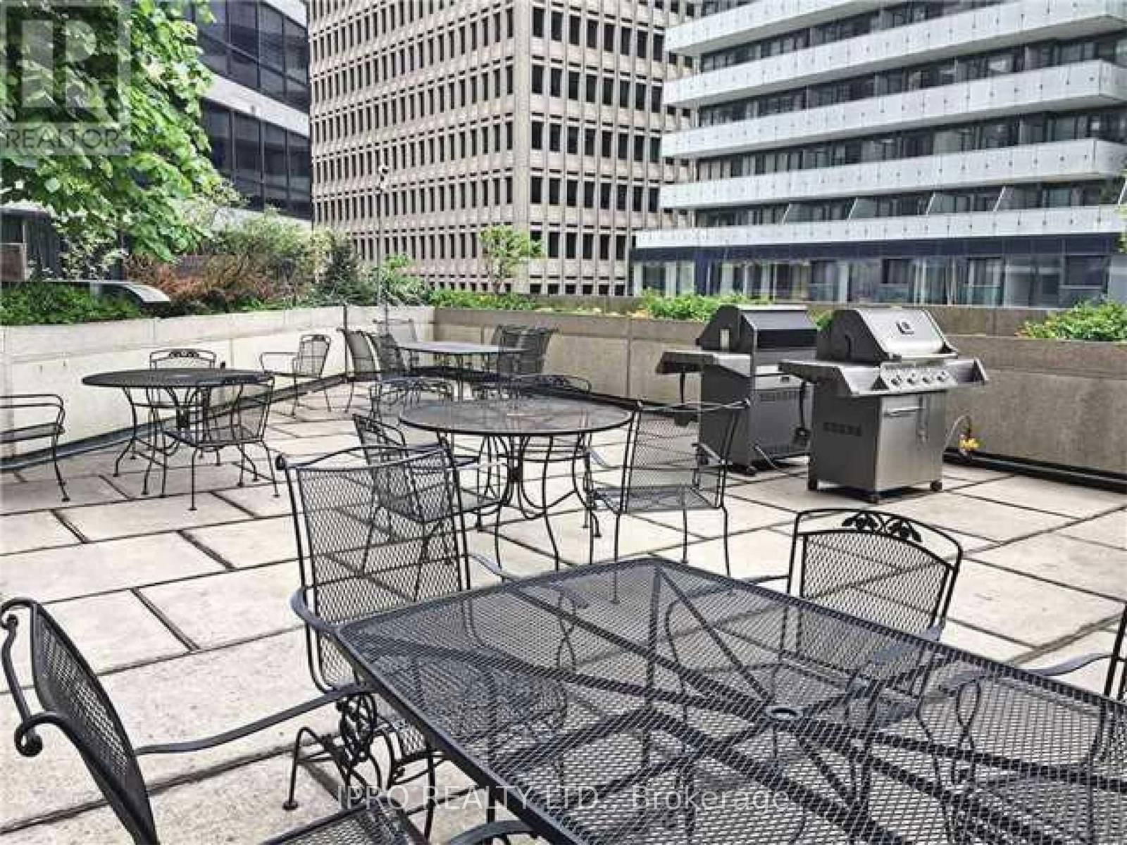 1002 - 1001 BAY STREET Image 26