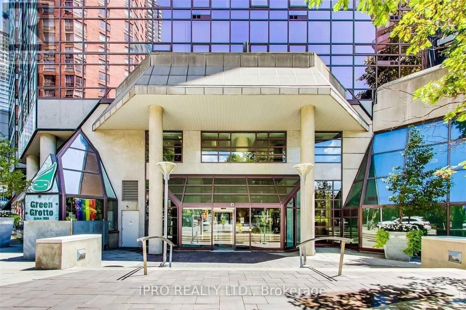 1002 - 1001 BAY STREET Image 35