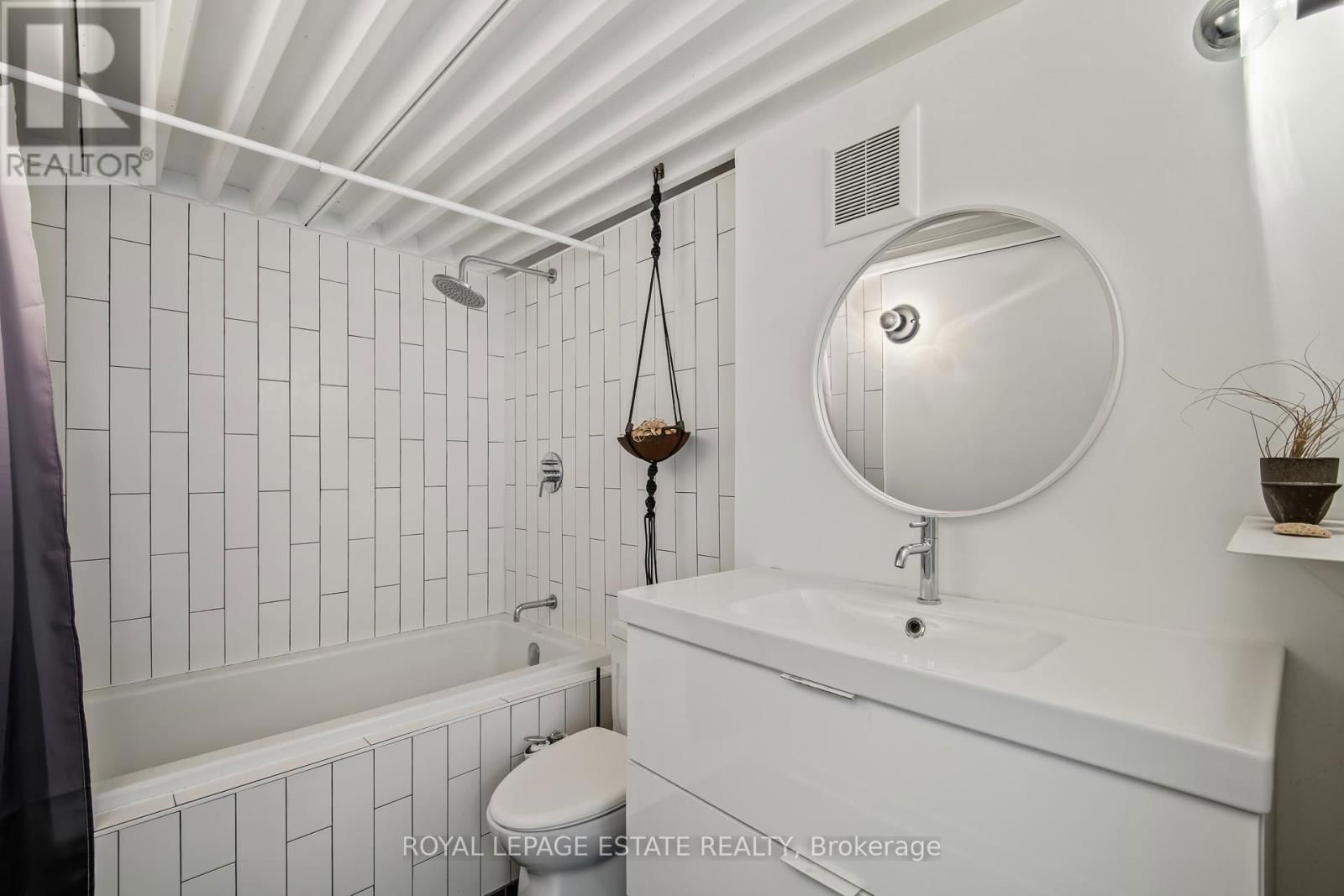 301 - 160 BALDWIN STREET Image 25
