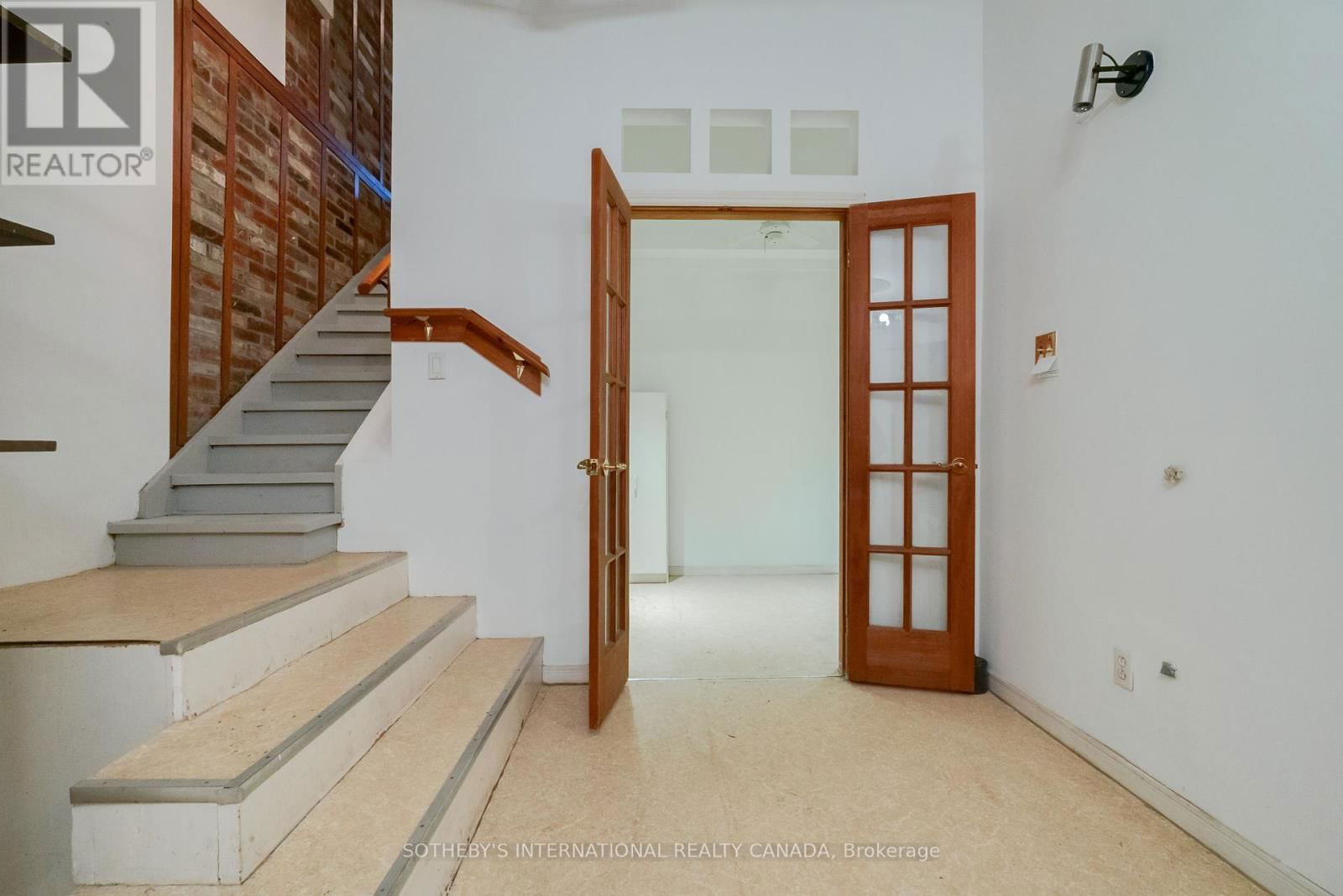 237 CARLTON STREET Image 15