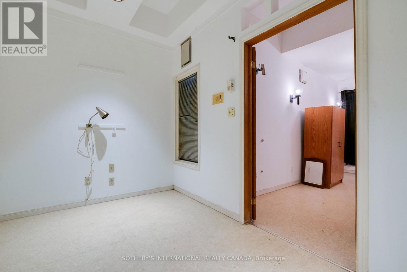 237 CARLTON STREET Image 17