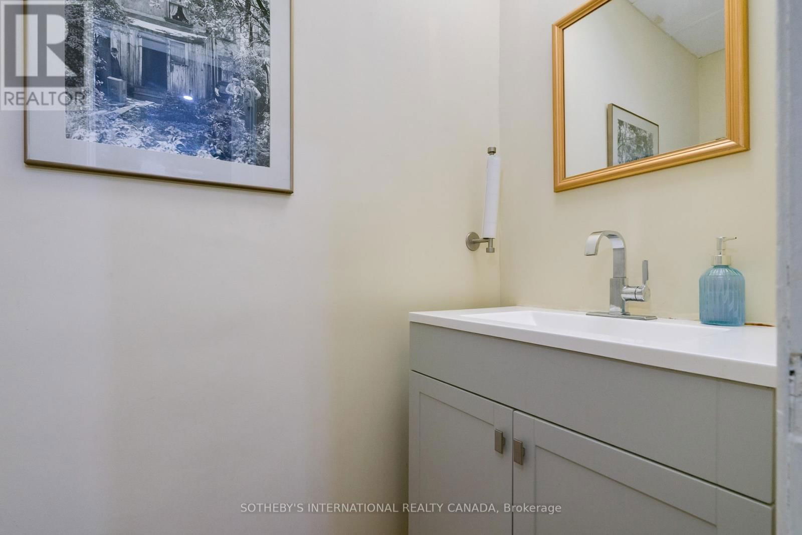 237 CARLTON STREET Image 11