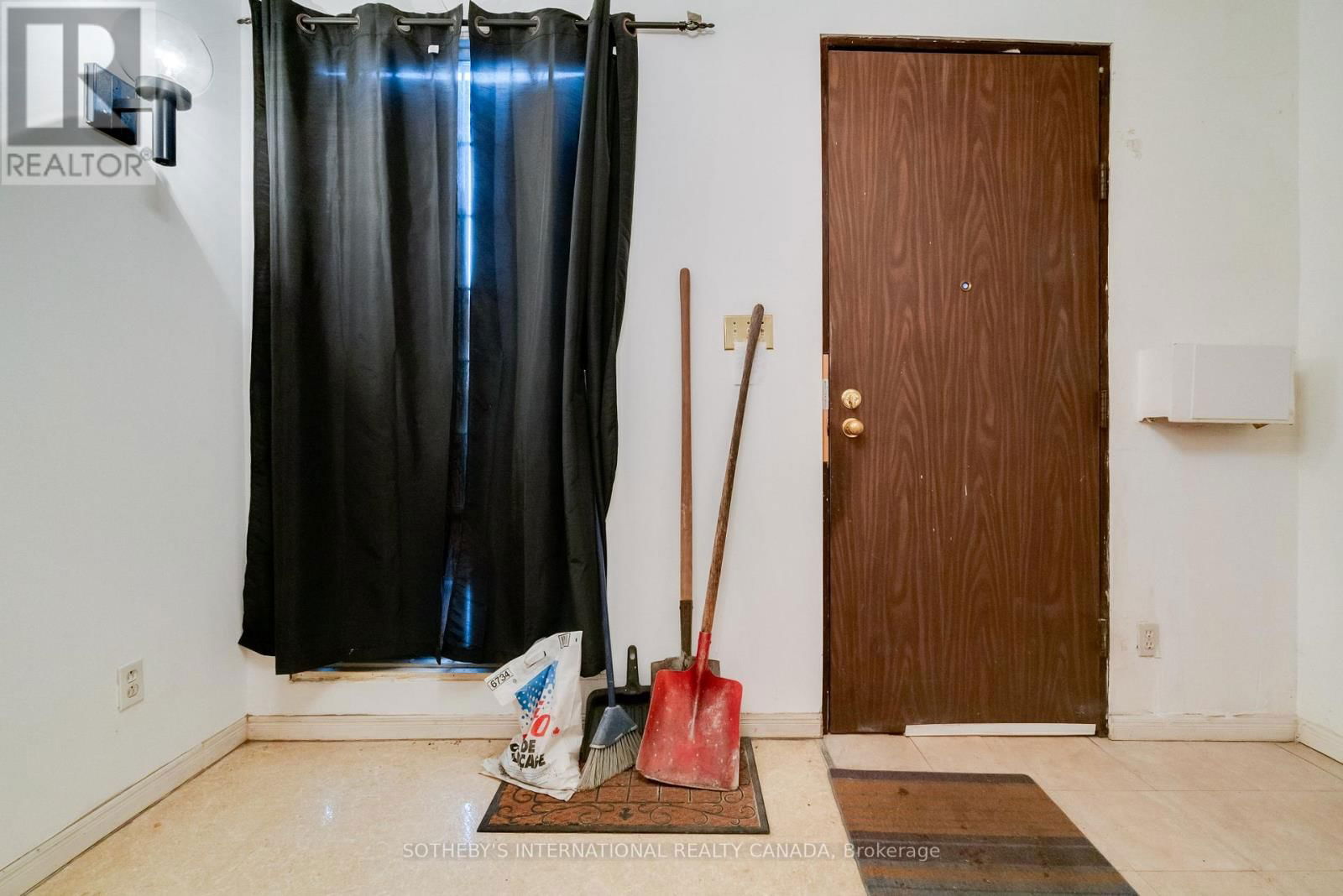 237 CARLTON STREET Image 12