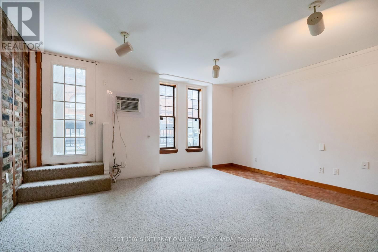 237 CARLTON STREET Image 21