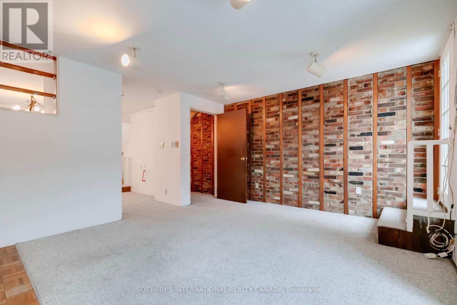 237 CARLTON STREET Image 28