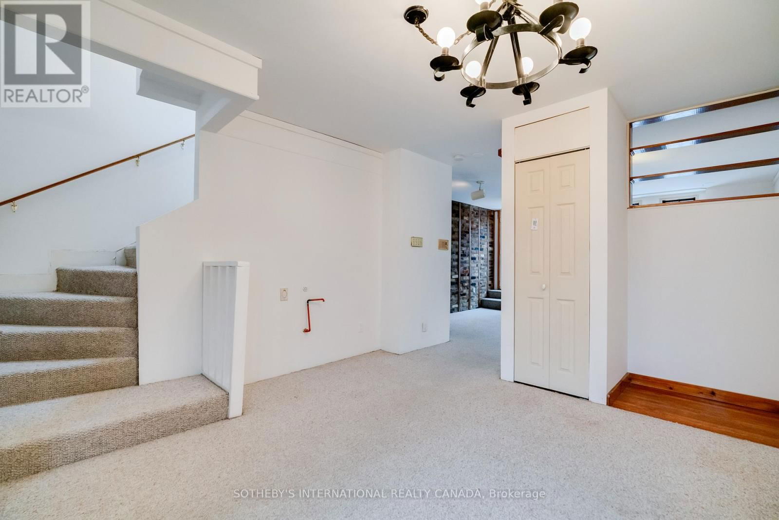 237 CARLTON STREET Image 31