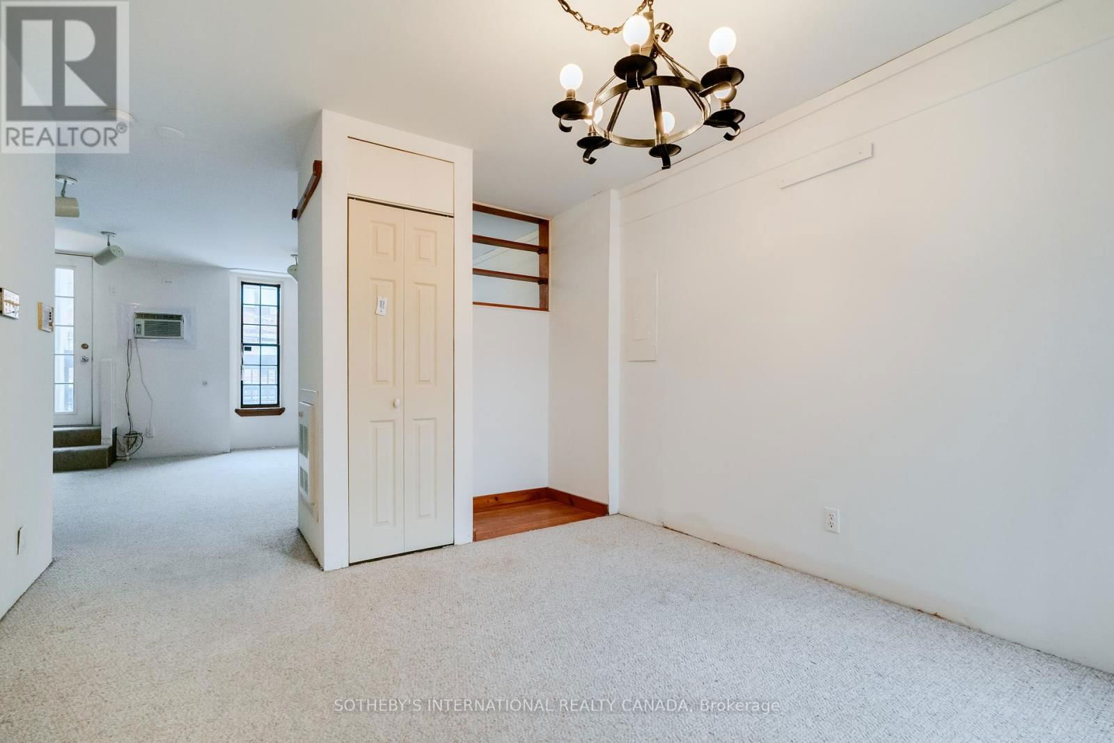 237 CARLTON STREET Image 32