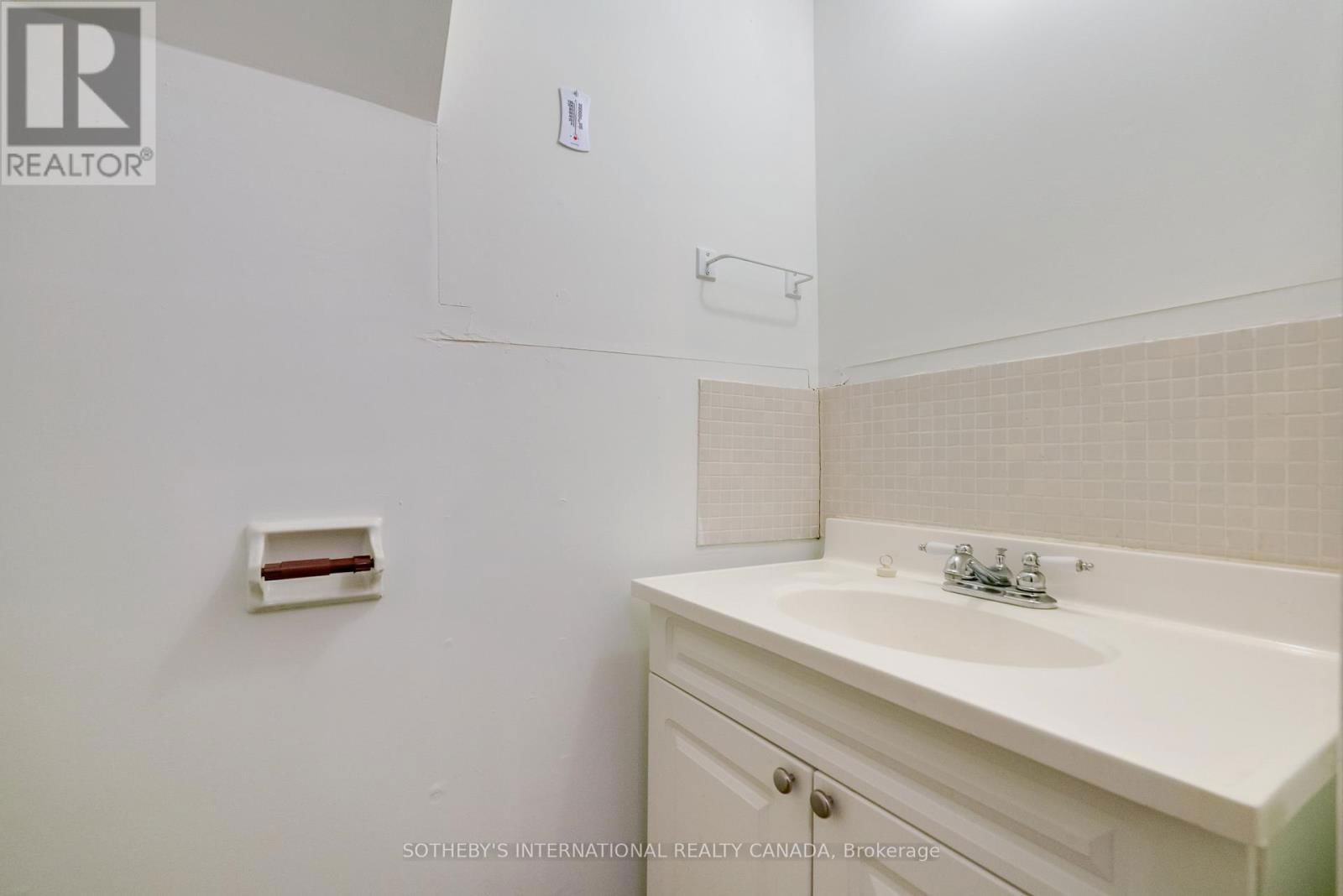 237 CARLTON STREET Image 46