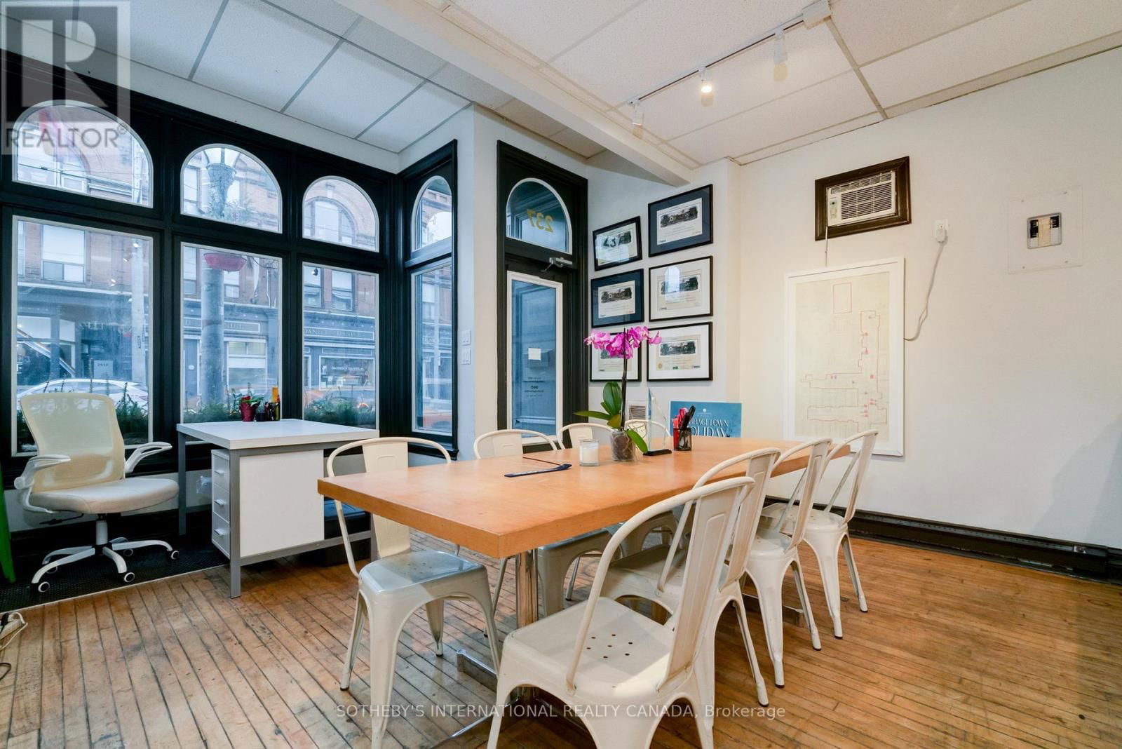 237 CARLTON STREET Image 8