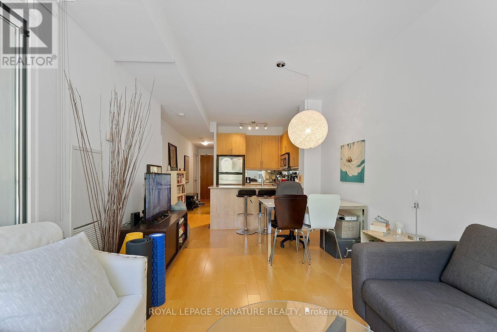 213 - 88 BROADWAY AVENUE Image 5