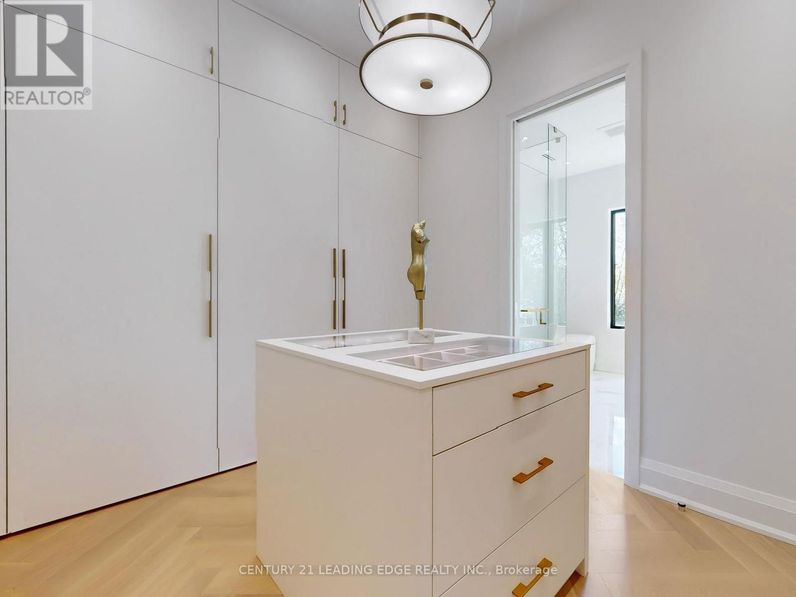 8 BALDING COURT Image 32