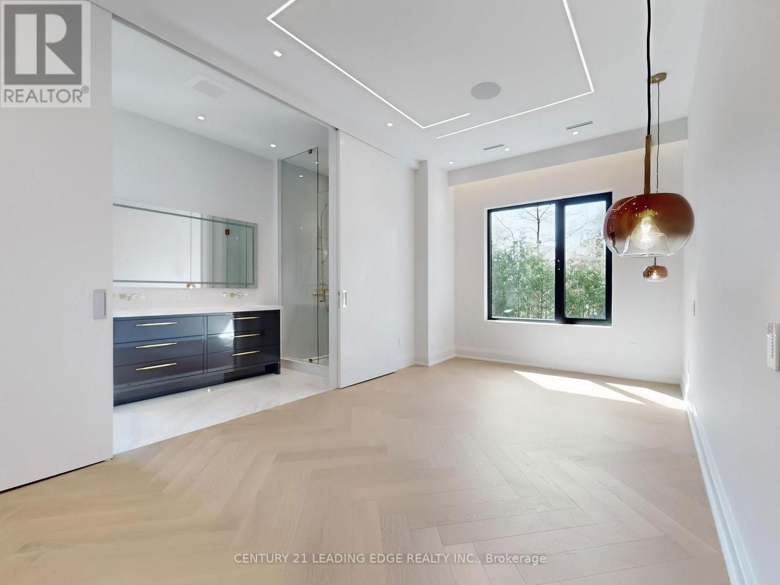 8 BALDING COURT Image 37