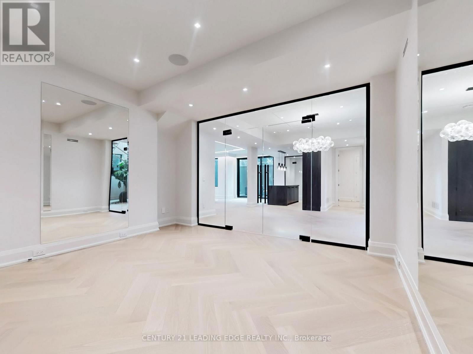 8 BALDING COURT Image 44