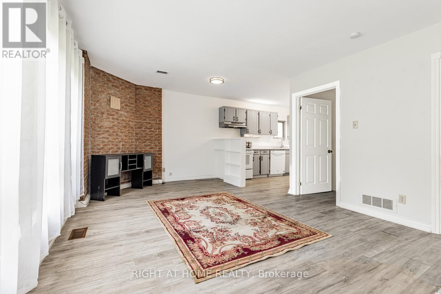 144 WEDGEWOOD DRIVE Image 12