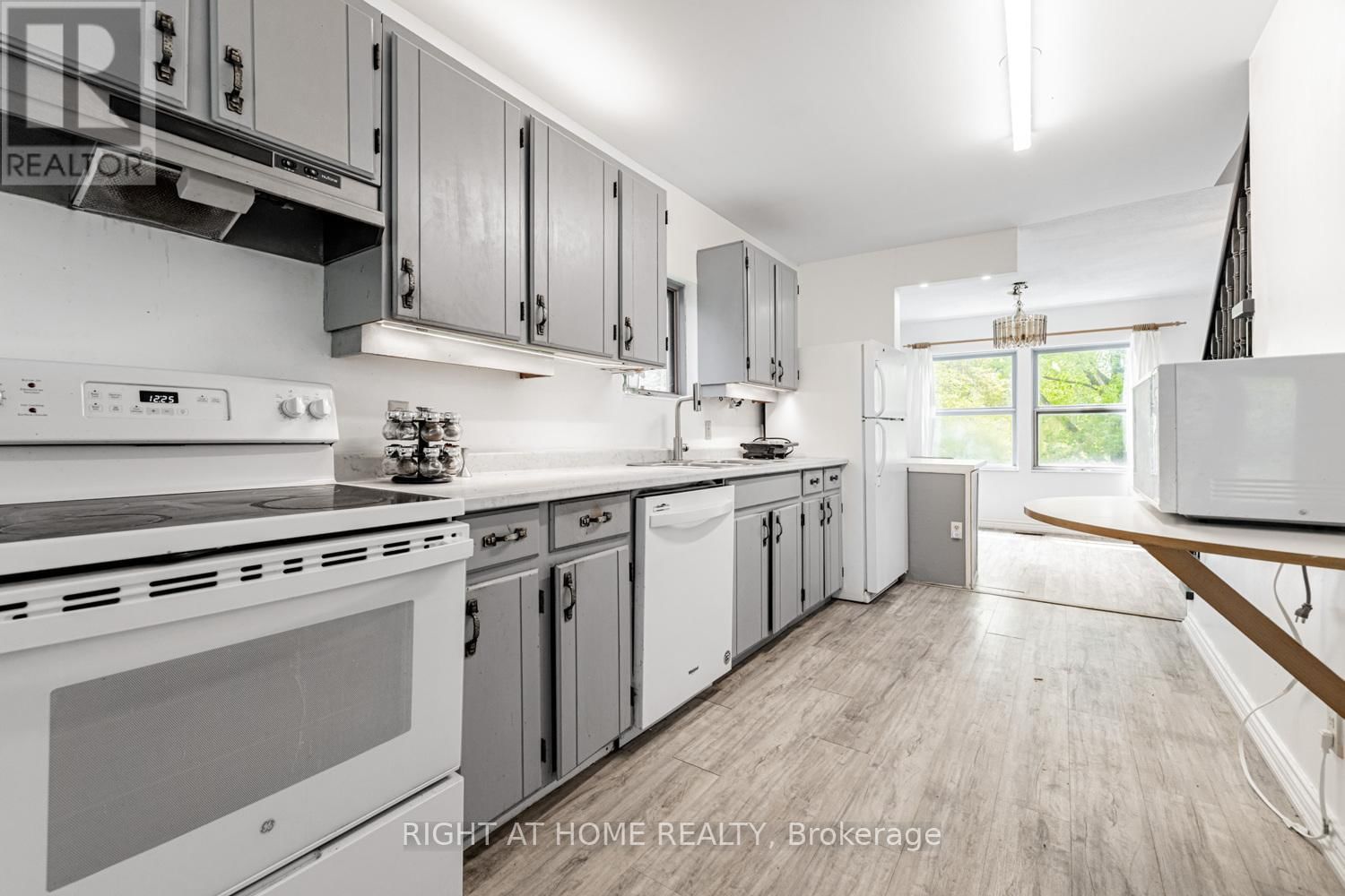 144 WEDGEWOOD DRIVE Image 13