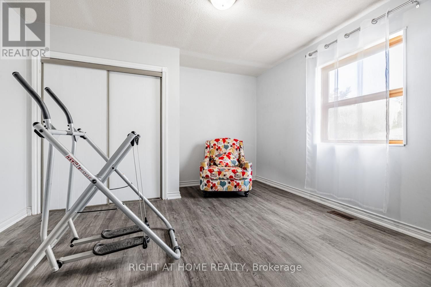 144 WEDGEWOOD DRIVE Image 19