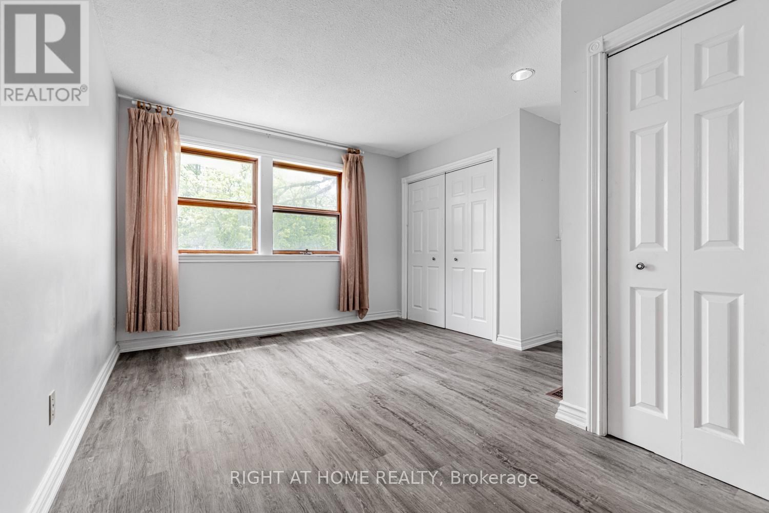 144 WEDGEWOOD DRIVE Image 22