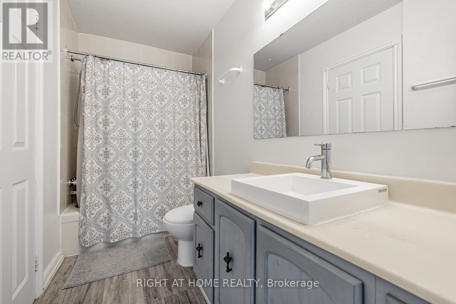 144 WEDGEWOOD DRIVE Image 24
