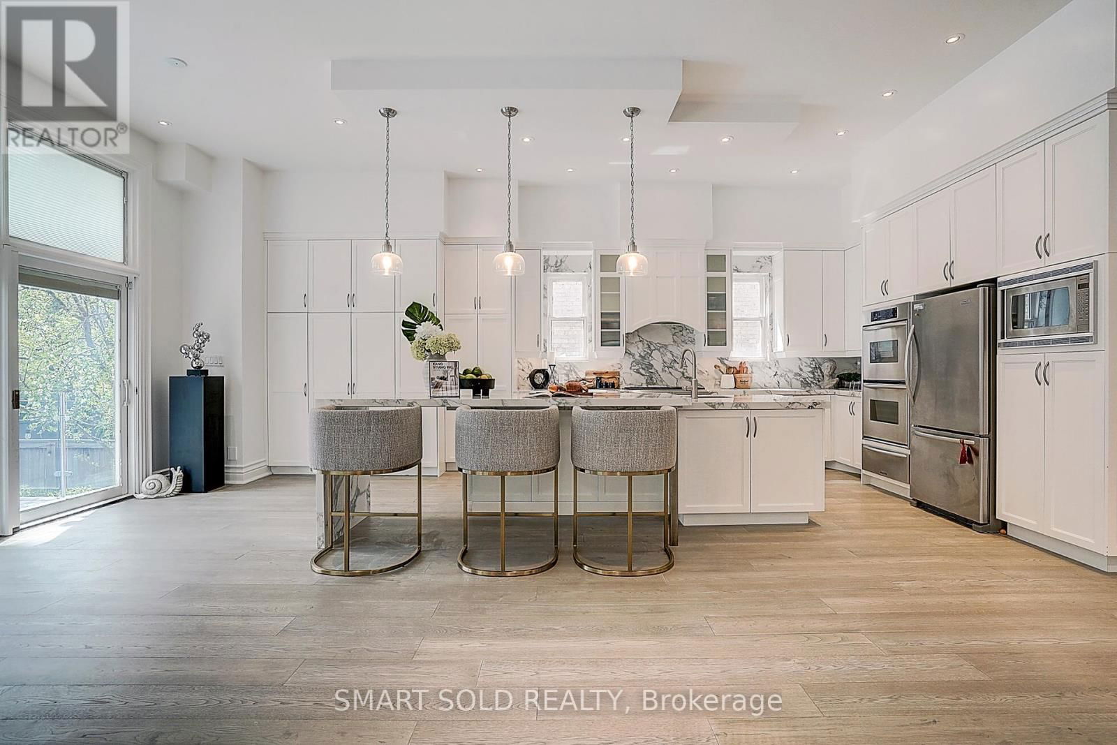 677 WOBURN AVENUE Image 13