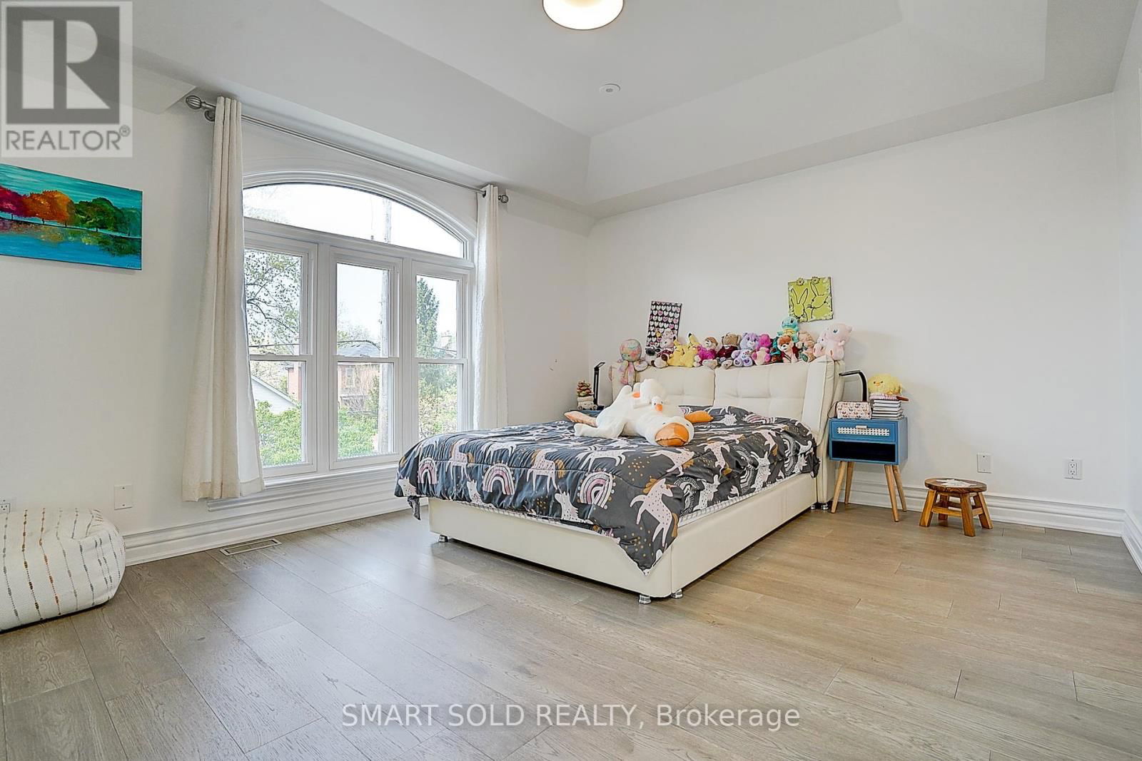 677 WOBURN AVENUE Image 25
