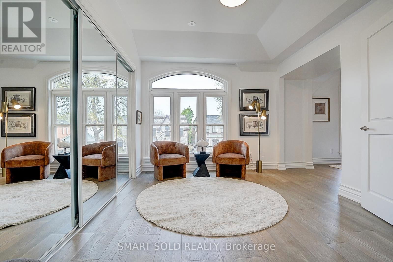 677 WOBURN AVENUE Image 27