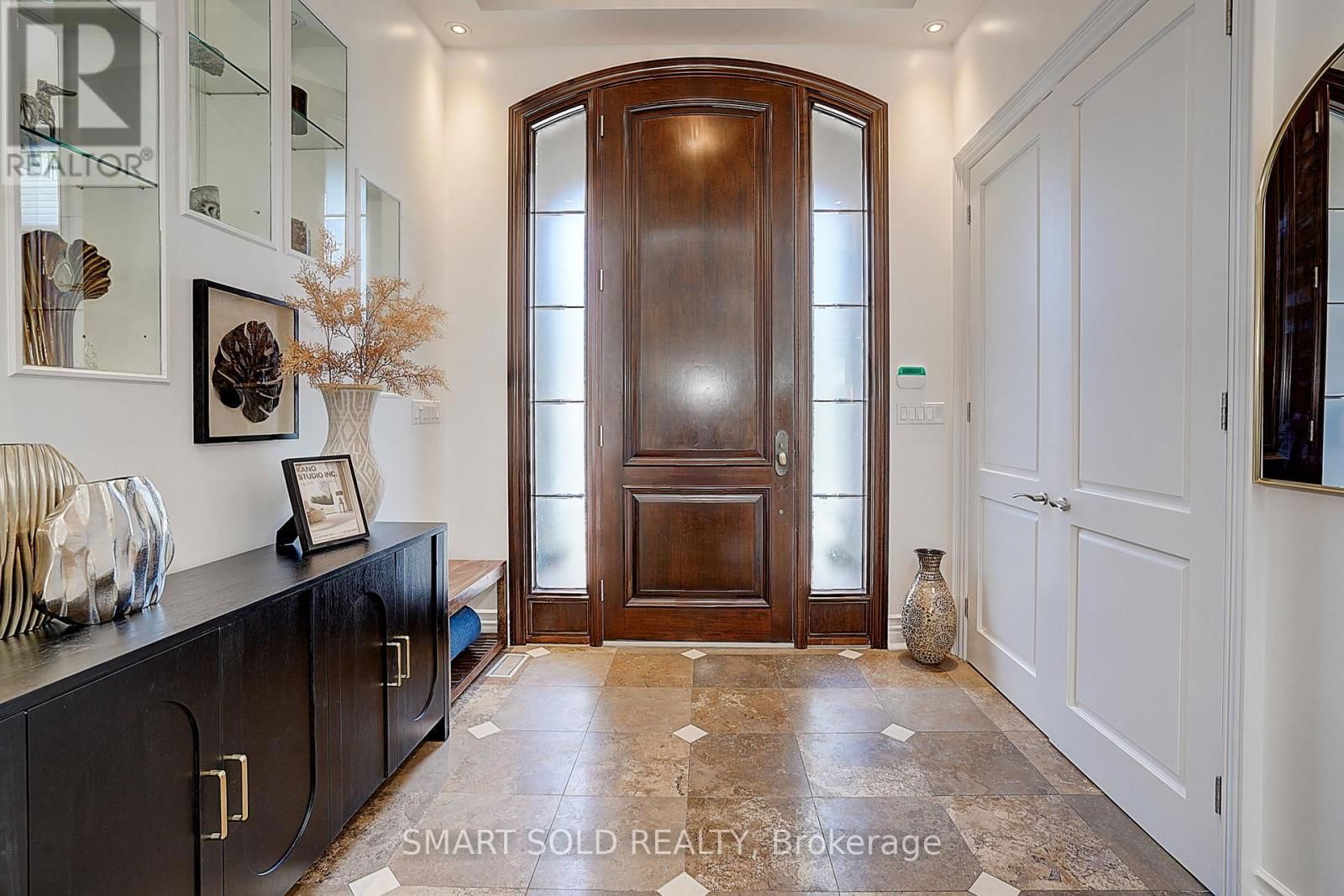 677 WOBURN AVENUE Image 30
